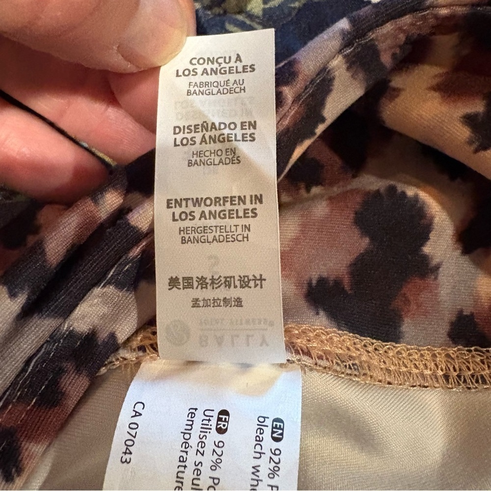 Bally Total Fitness Women's Leopard Print
Yoga Pants with Pockets Size Small - Picture 7 of 11